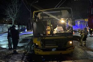 Автобус стоял на конечной остановке без пассажиров и взорвался, как только водитель начал движение