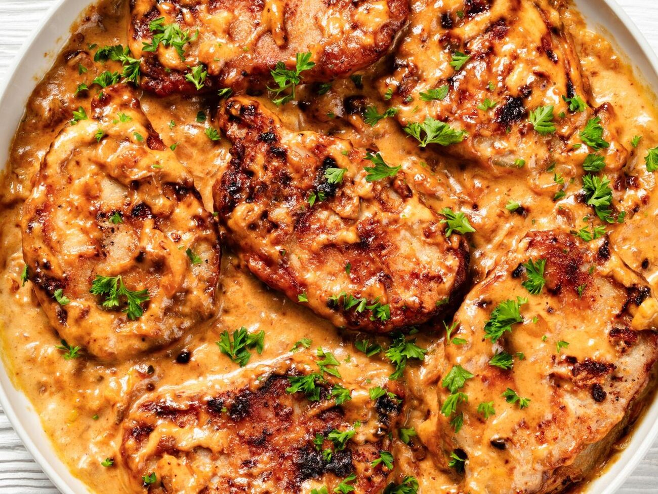 Для соуса понадобится 240 мл куриного бульона