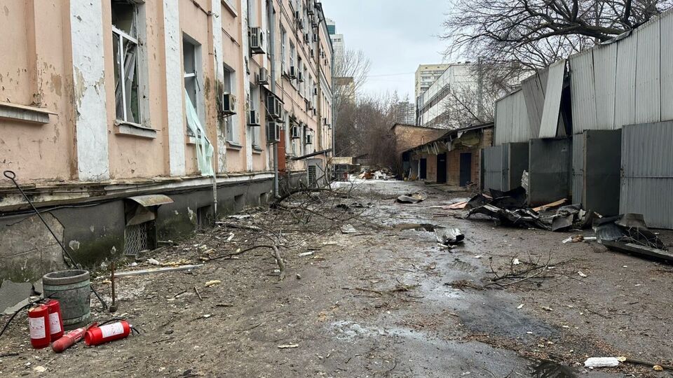 Всего в столице повреждено более 10 многоэтажек, частных домов и гражданской инфраструктуры
