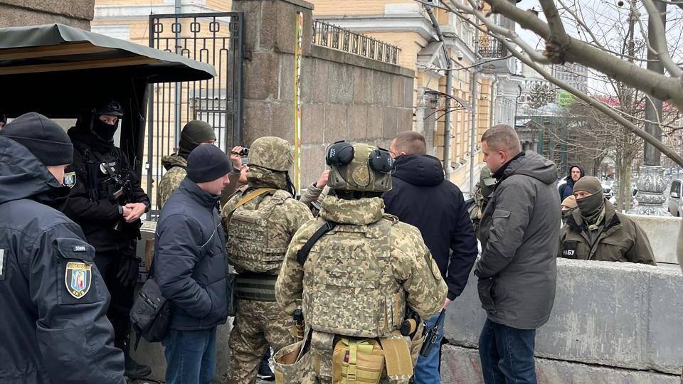 По данным СМИ, НАБУ и САП сообщили о подозрении трем нардепам из "Слуги народа"