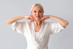 Масаж обличчя можна робити в душі