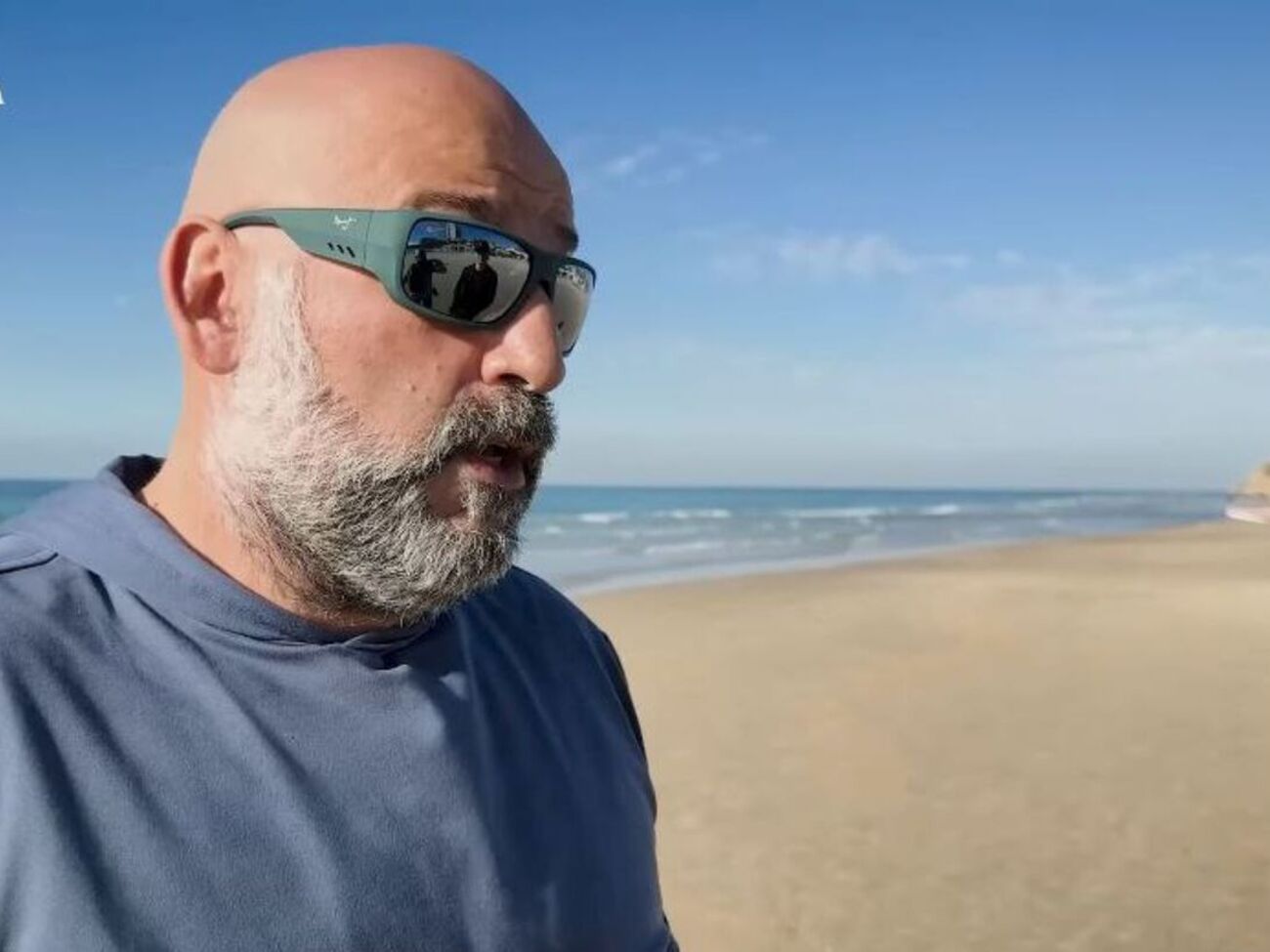 Производитель очков, которые носит Миндич, известен высококачественными поляризованными линзами