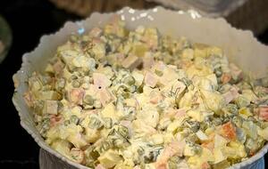 Для салата понадобится 400 г куриного филе