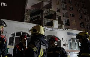 Рятувальники провели в Києві розбирання завалів, демонтаж аварійних конструкцій, обстеження пошкоджених будівель, розповіли в ДСНС