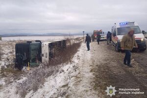 В салоне автобуса находились 30 пассажиров и двое водителей
