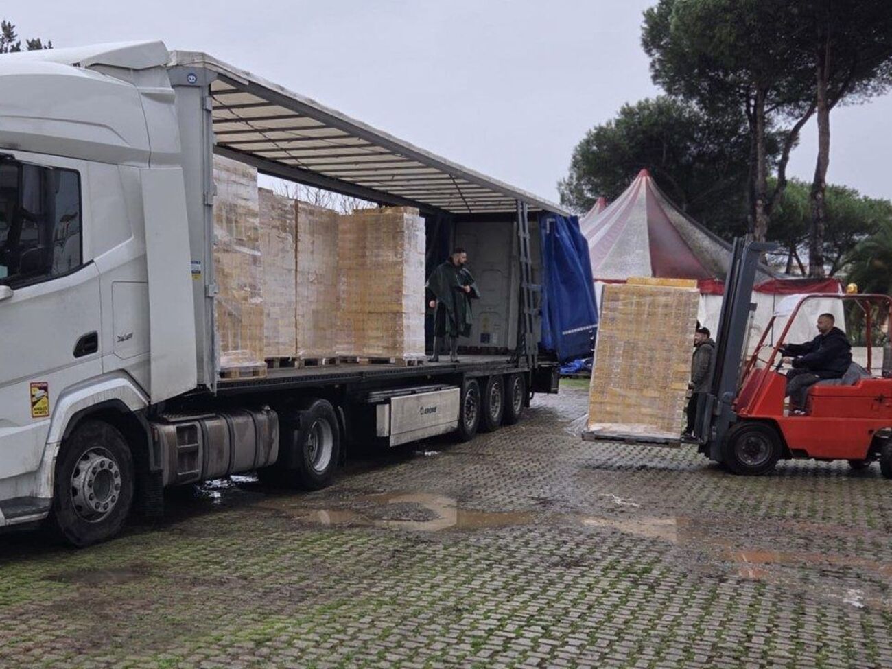 В Україну поїхали три вантажівки із супами, зазначили у Ватикані