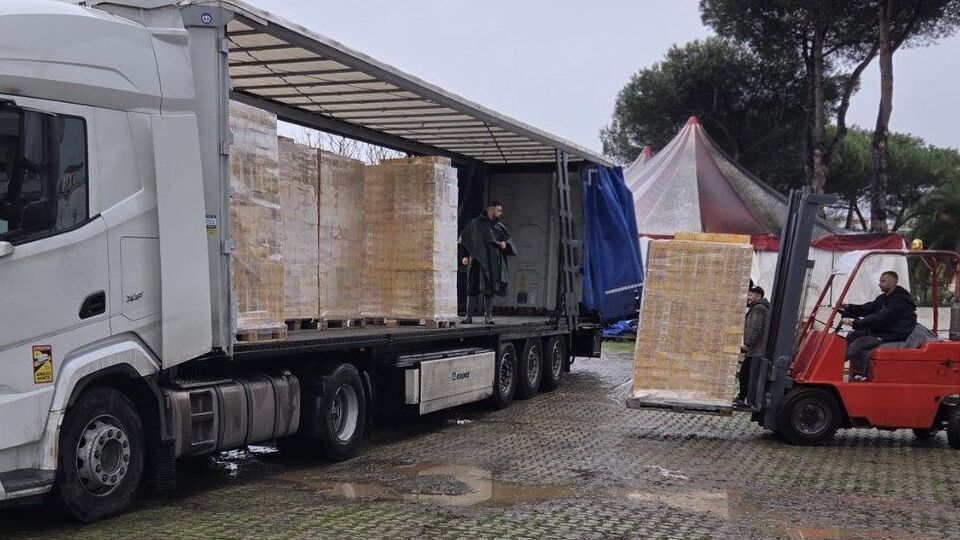 В Украину поехали три грузовика с супами, отметили в Ватикане
