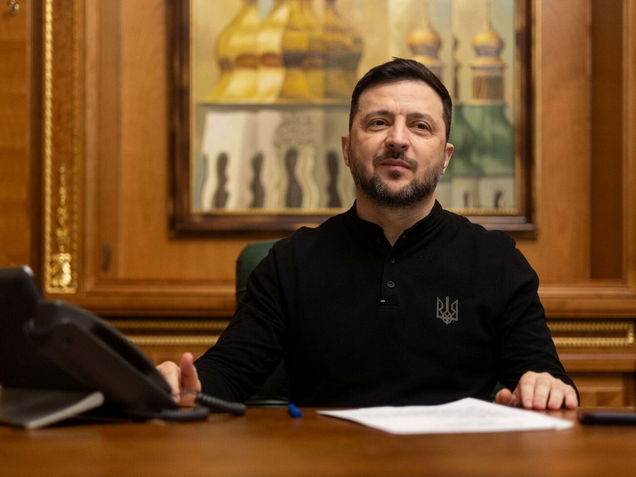 Зеленский после начала полномасштабной войны отказался от костюмов, но в 2025 году начал менять свой стиль