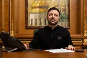 Зеленский после начала полномасштабной войны отказался от костюмов, но в 2025 году начал менять свой стиль