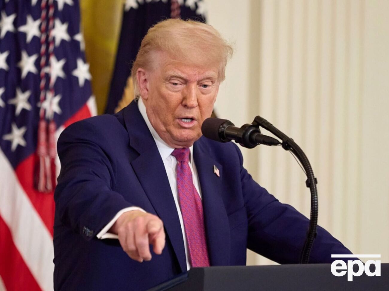 Трамп в шутку спросил, не сочтут ли журналисты обед взяткой, которая помешает им писать честно