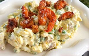 Креветки для салата нужно замариновать в соевом соусе