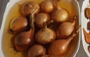 Для проращивания подходят только здоровые луковицы без признаков гниения или плесневого налета