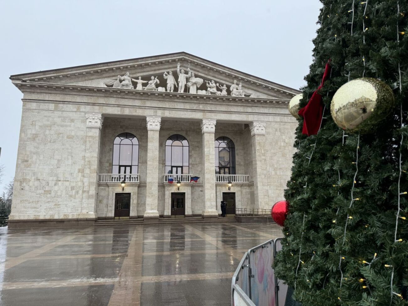 У репертуарі театру – переважно твори російських письменників і драматургів, указали в міськраді