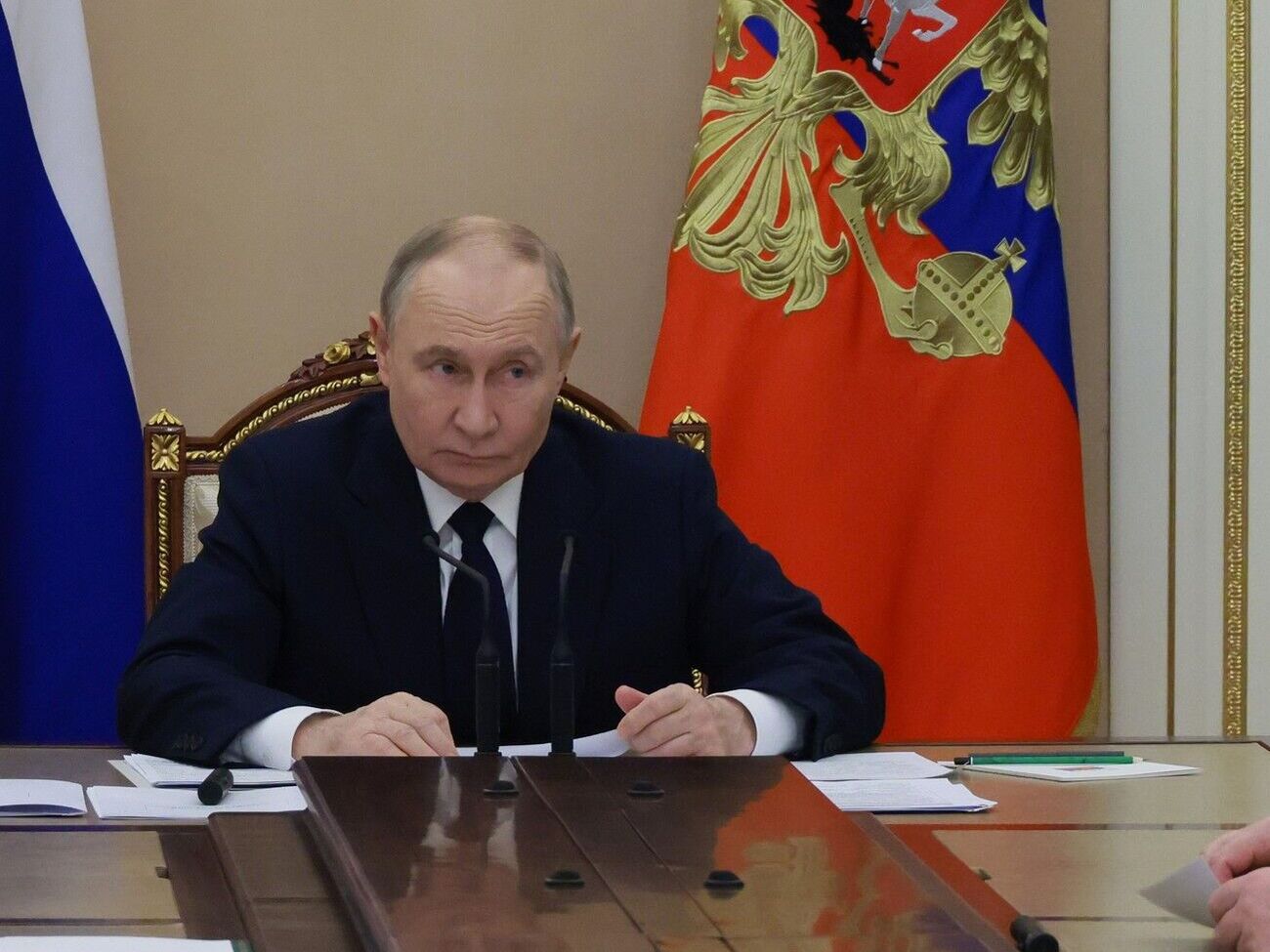 Путин призвал командующих группировками российских войск "продолжить выполнение задач" в Украине