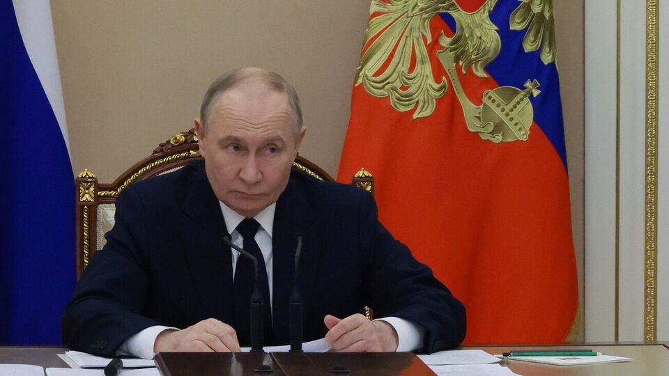Путин призвал командующих группировками российских войск "продолжить выполнение задач" в Украине