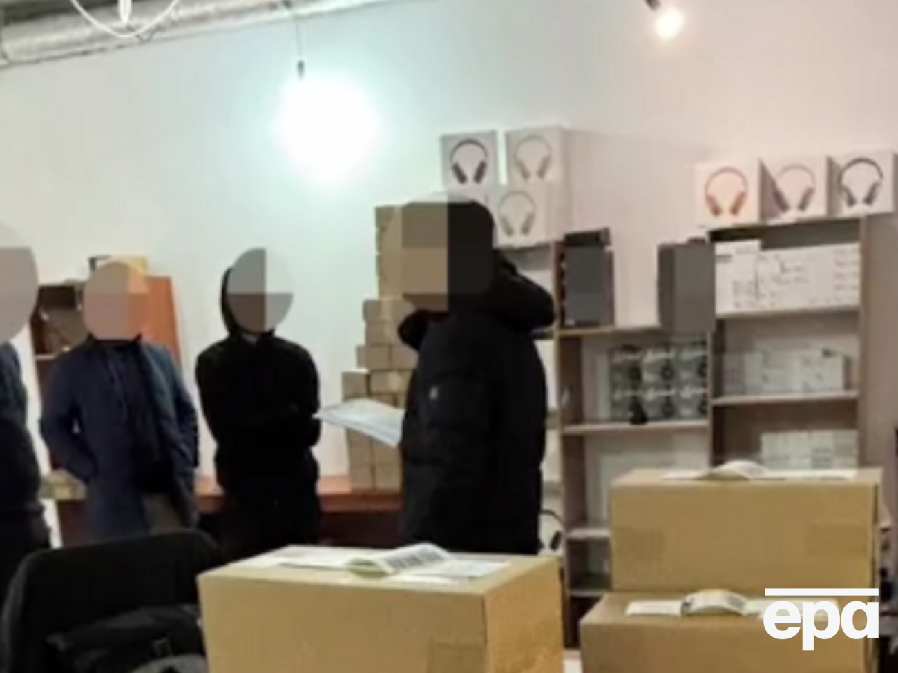 По данным следствия, ФЛП рекламировали и предлагали к продаже поддельную продукцию через сеть веб-сайтов