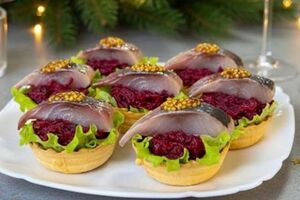 При желании тарталетки можно украсить зеленью