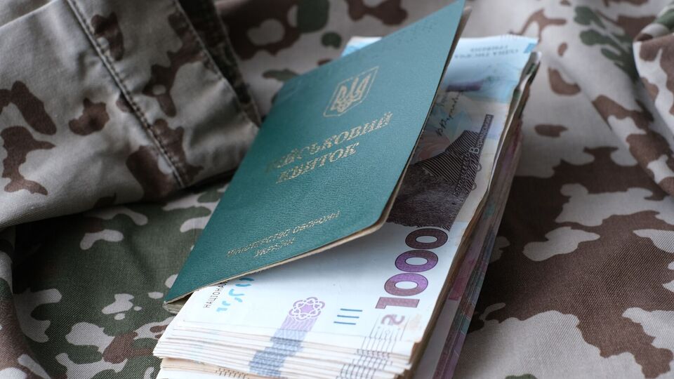 По словам Сырского, после подписания нового контракта военные сохранят другие выплаты