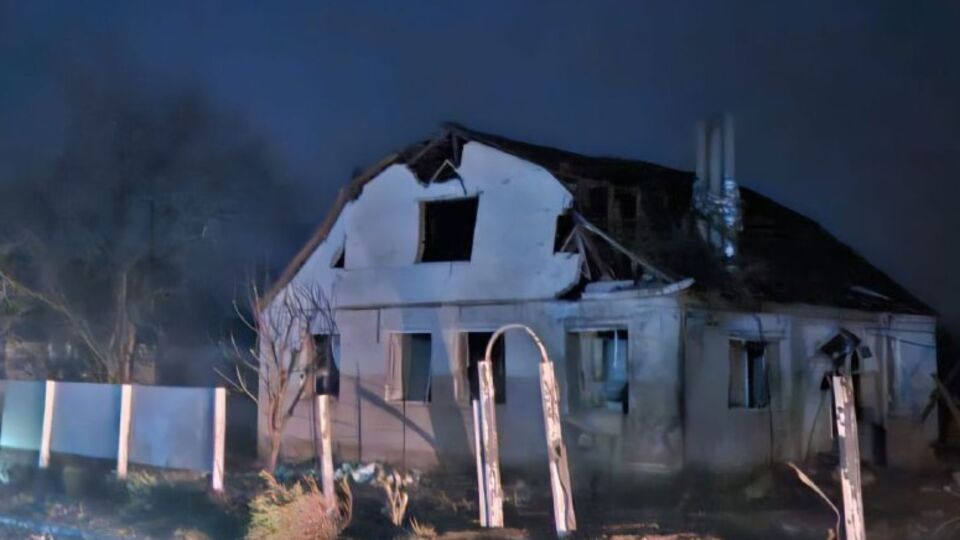 Окупанти били по житлових будинках