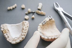 Зубы знаменитостей пользуются большим спросом