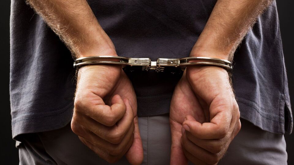 Предполагаемого грабителя арестовали в магазине