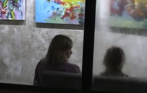 Женщину якобы обнаружили в галерее в Париже