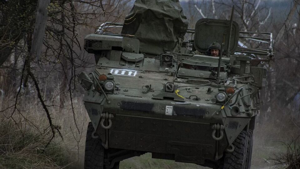 Военные продолжают выполнять задачи по обороне города, сдерживая продвижение россиян