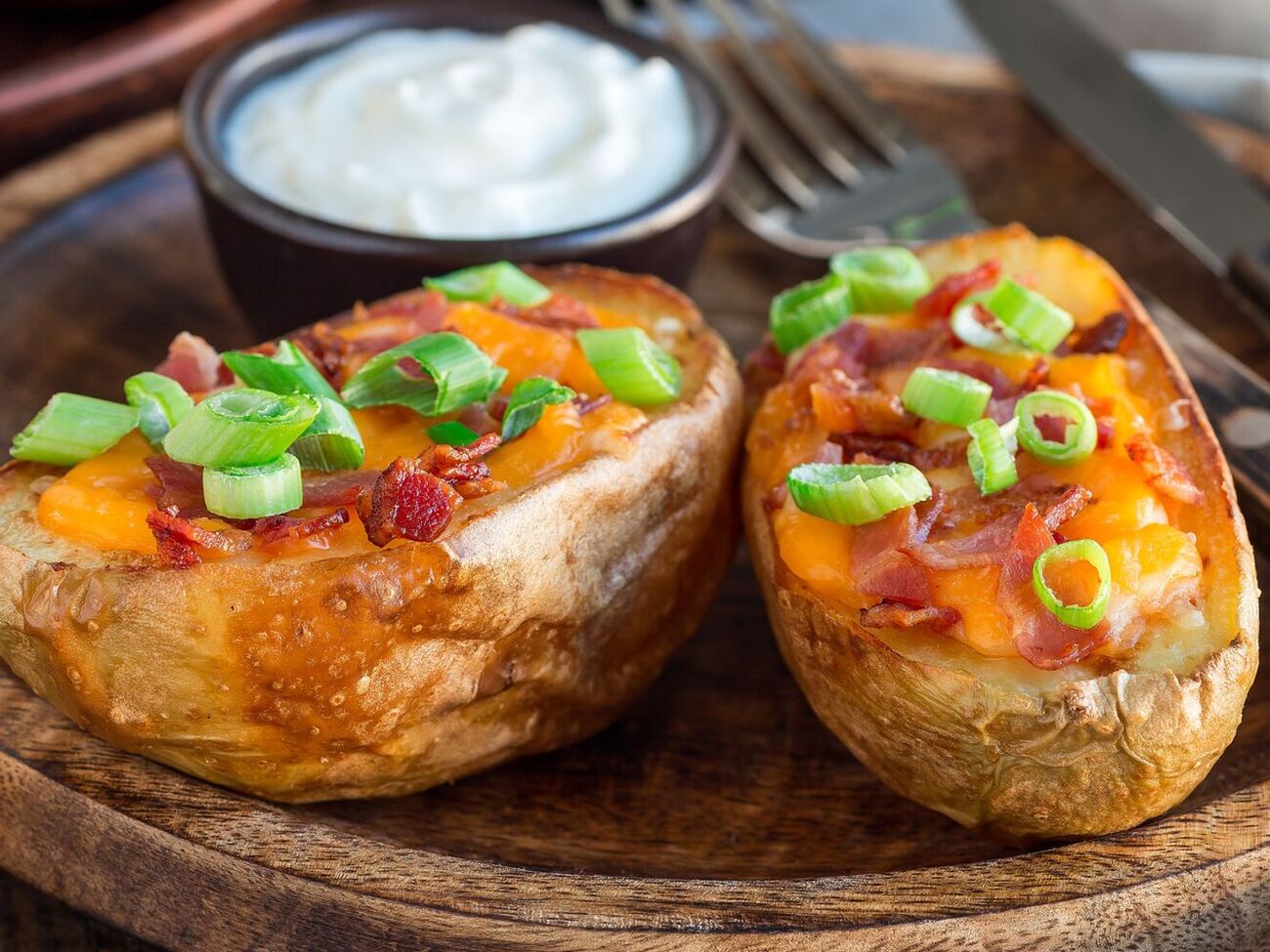 Для начинки понадобятся охотничьи колбаски