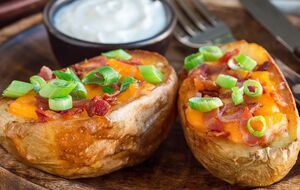 Для начинки знадобляться мисливські ковбаски