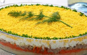 Салат викладають кількома шарами
