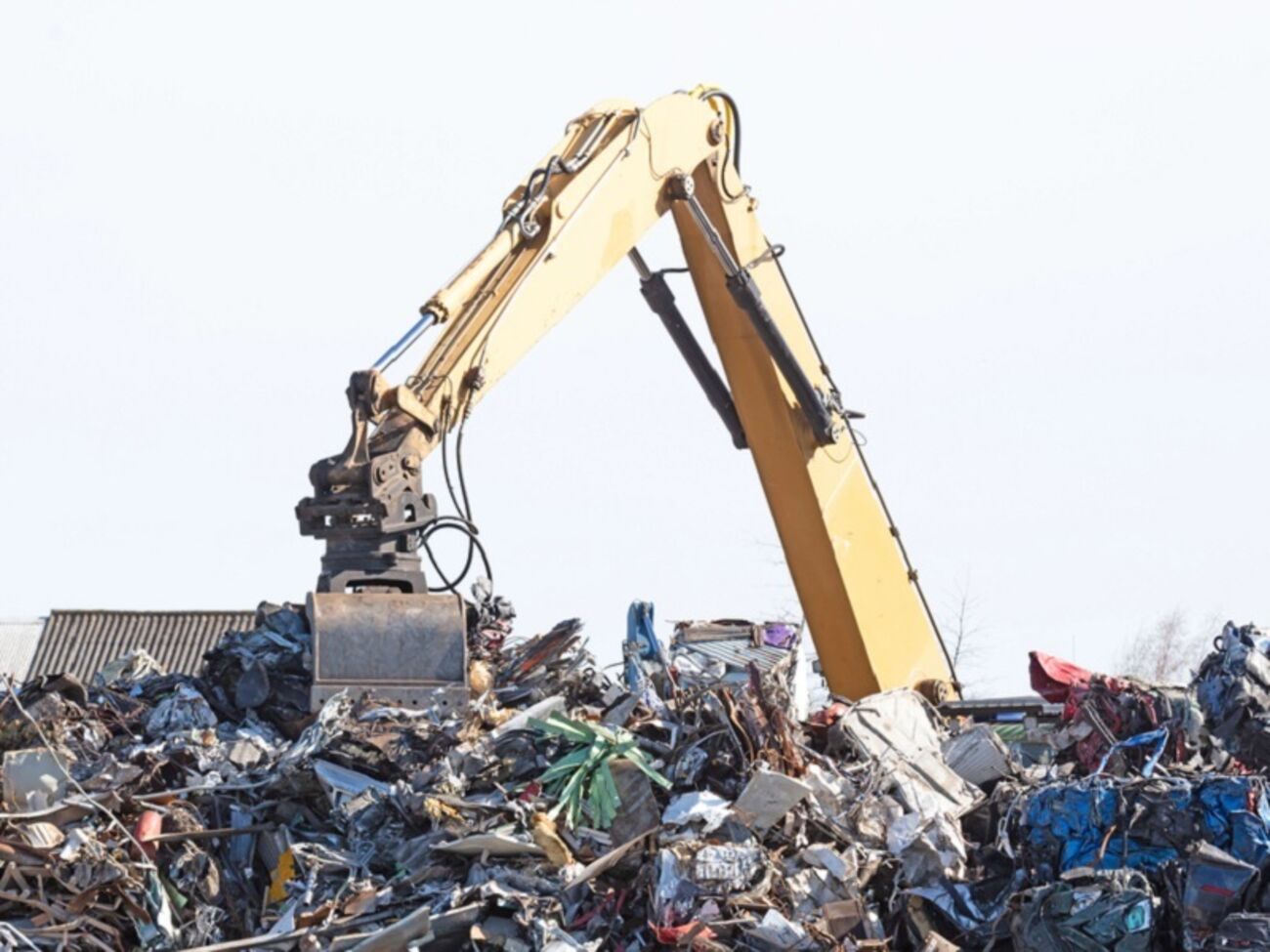 Внутренних потребителей должны приоритетно обеспечивать металлоломом как сырьем для переработки, сказал Поважнюк