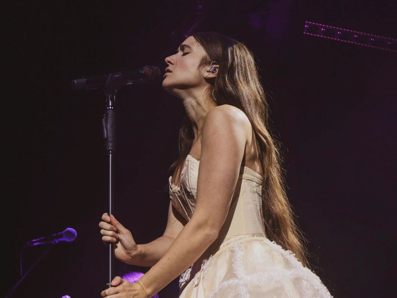 Виступ Jerry Heil викликав суспільний інтерес