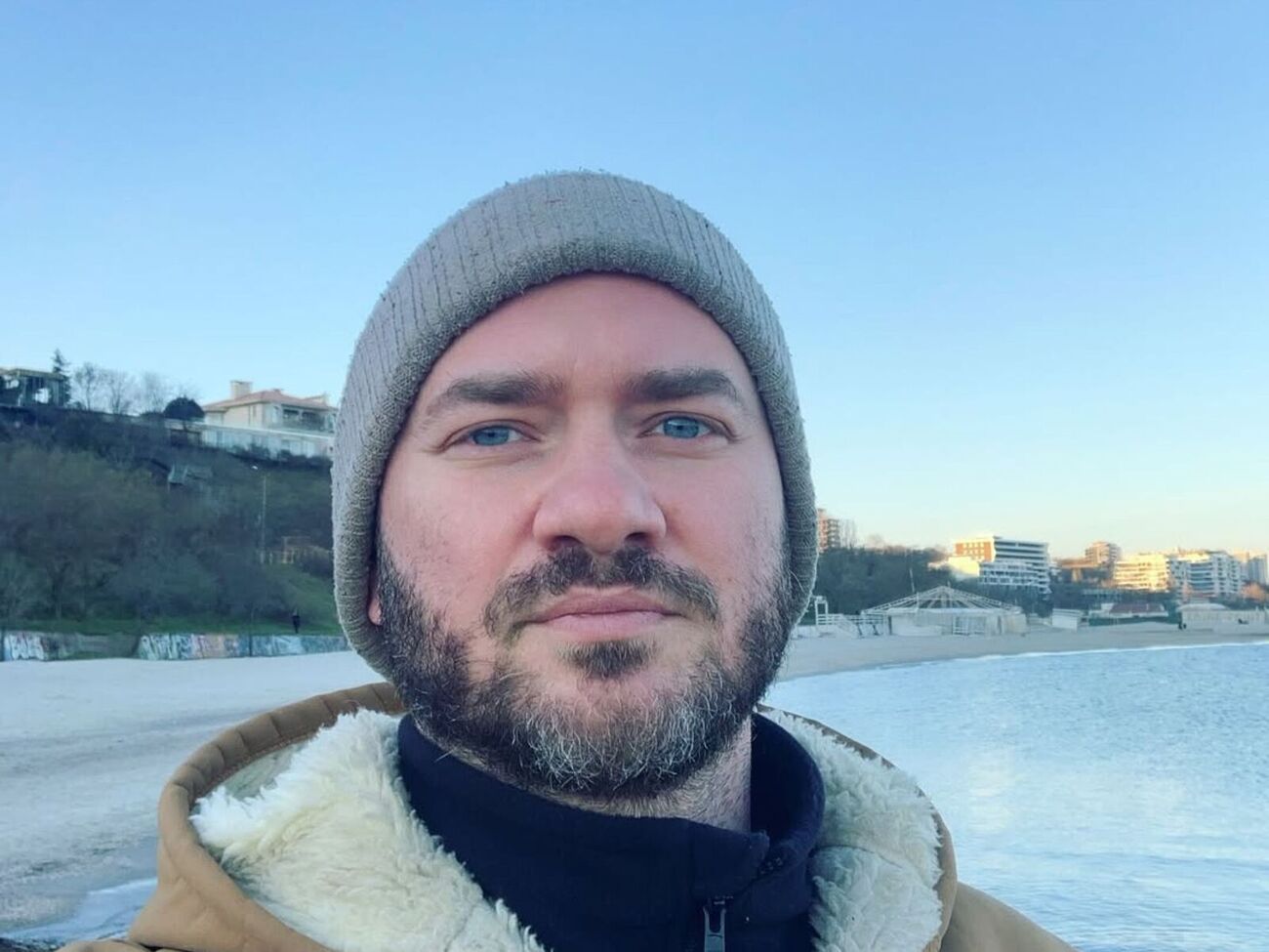 Дікусар у березні 2022 року добровольцем поповнив лави української армії