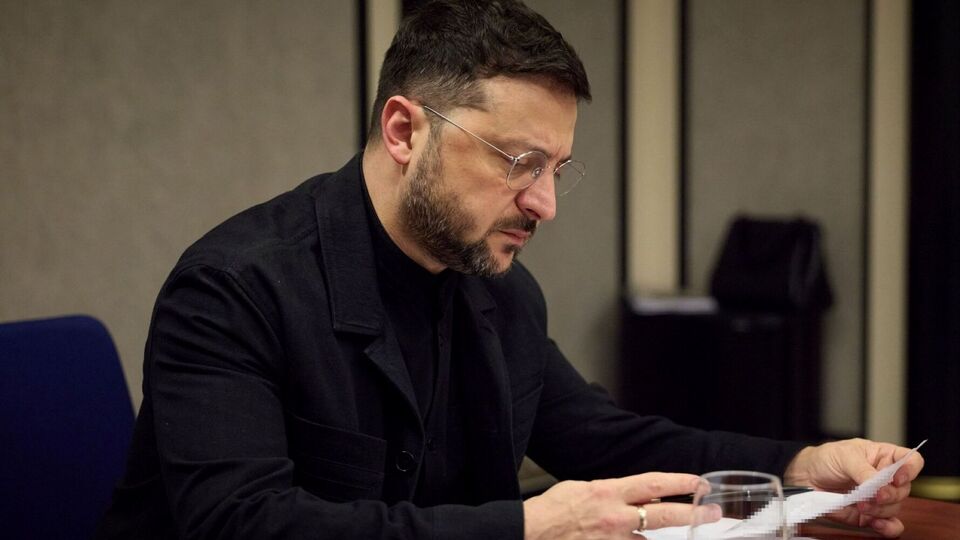 Зеленский: Извините. Немного простудился