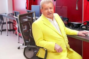 Поплавский родился в селе Мечиславка Кировоградской области в 1949 году