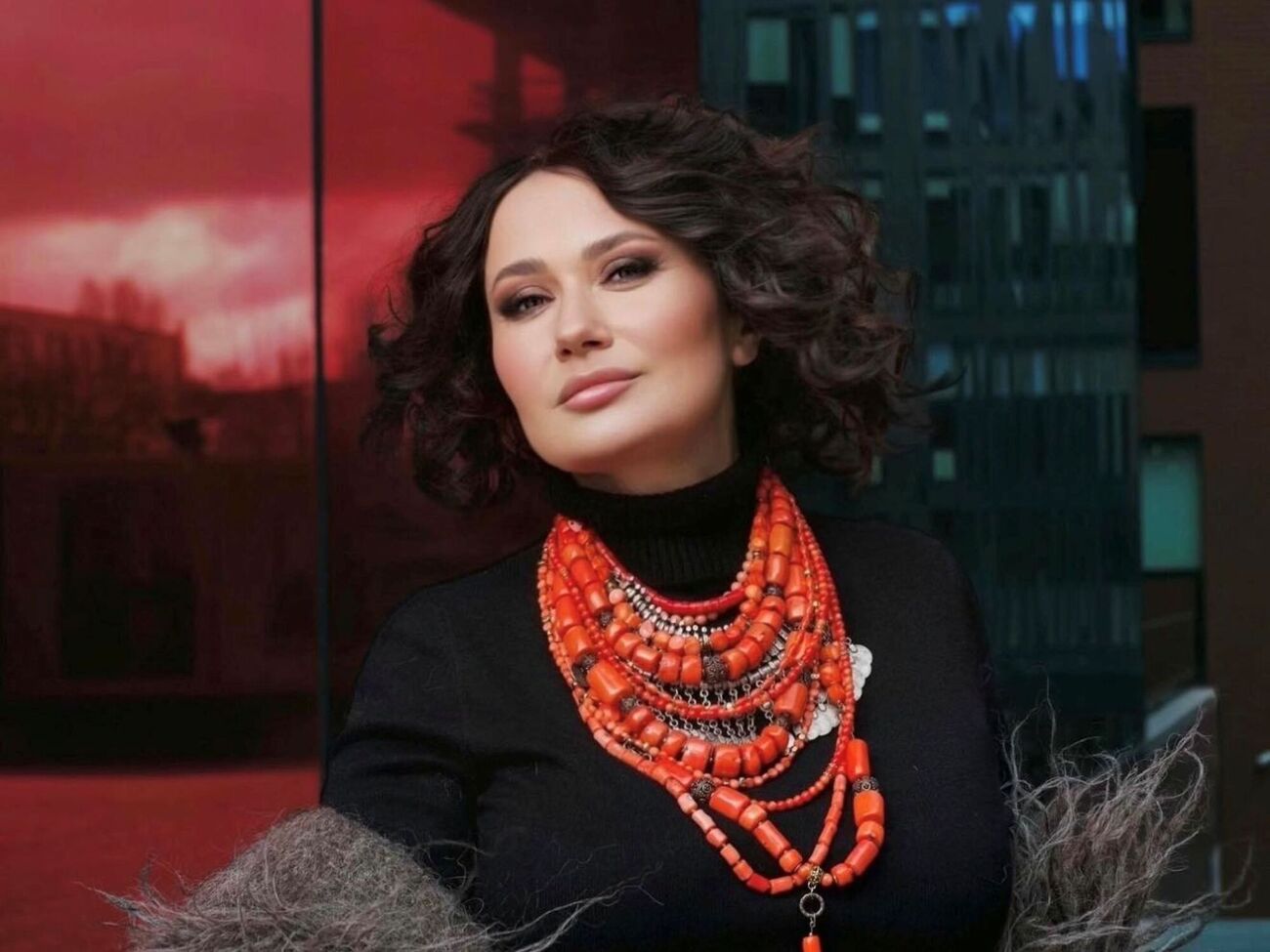 Мозгова: Будьте щасливі, допомагайте війську й не п...здіть зайвого