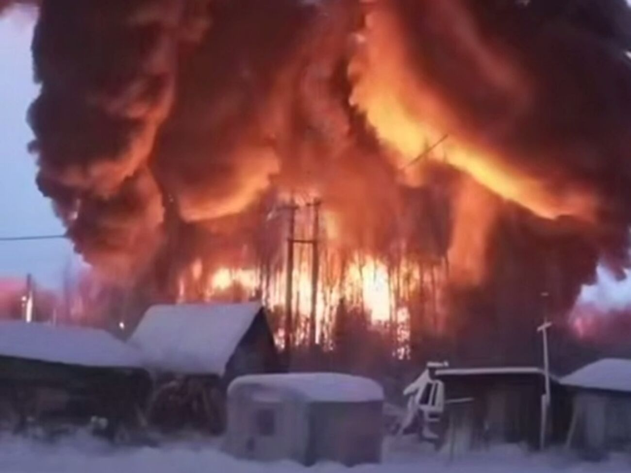 После попаданий нефтебаза загорелась