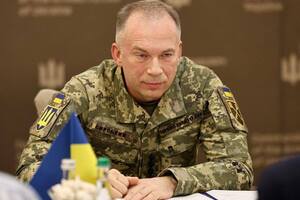 Армия Украины держит строй против превосходящего противника, отметил Сырский