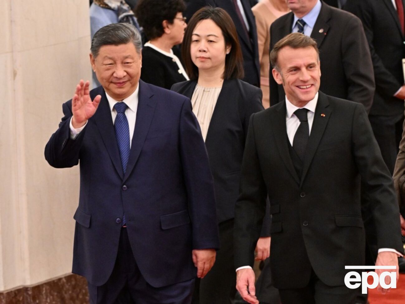 Макрон прибыл в Китай с трехдневным визитом