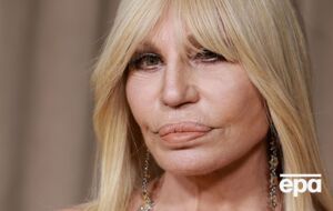 До весны 2025 года Донателла Версаче была главным дизайнером Versace