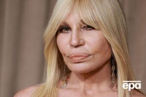 До весны 2025 года Донателла Версаче была главным дизайнером Versace