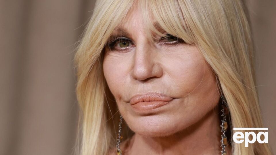 До весны 2025 года Донателла Версаче была главным дизайнером Versace