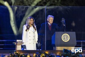 Трамп и первая леди США приняли участие в торжественном зажигании огней на рождественской елке в Вашингтоне