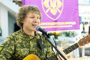 Певец служит в составе Отдельной президентской бригады