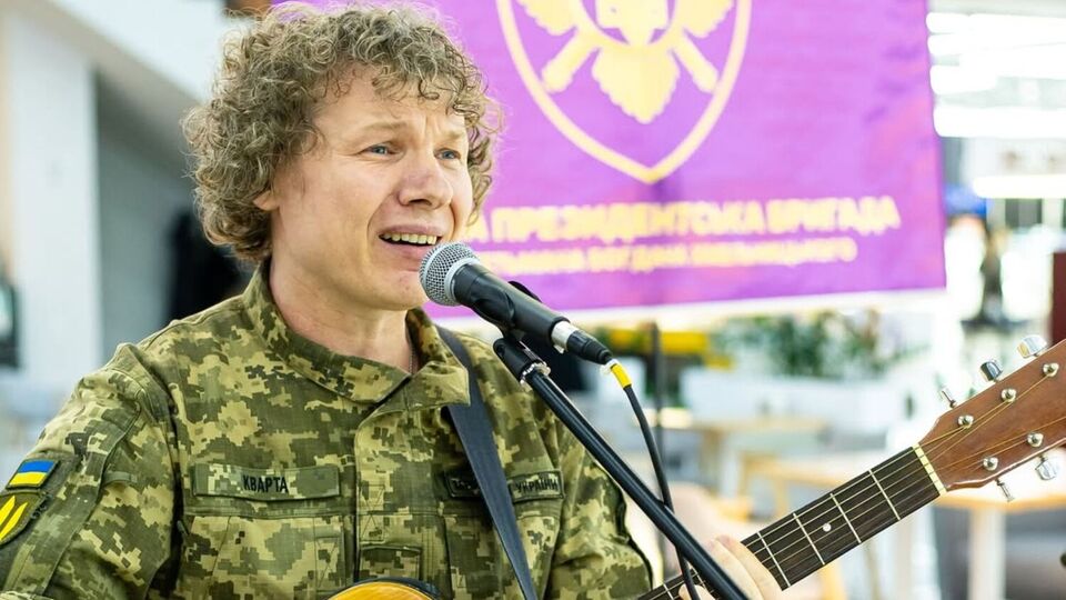 Співак служить у складі Окремої президентської бригади