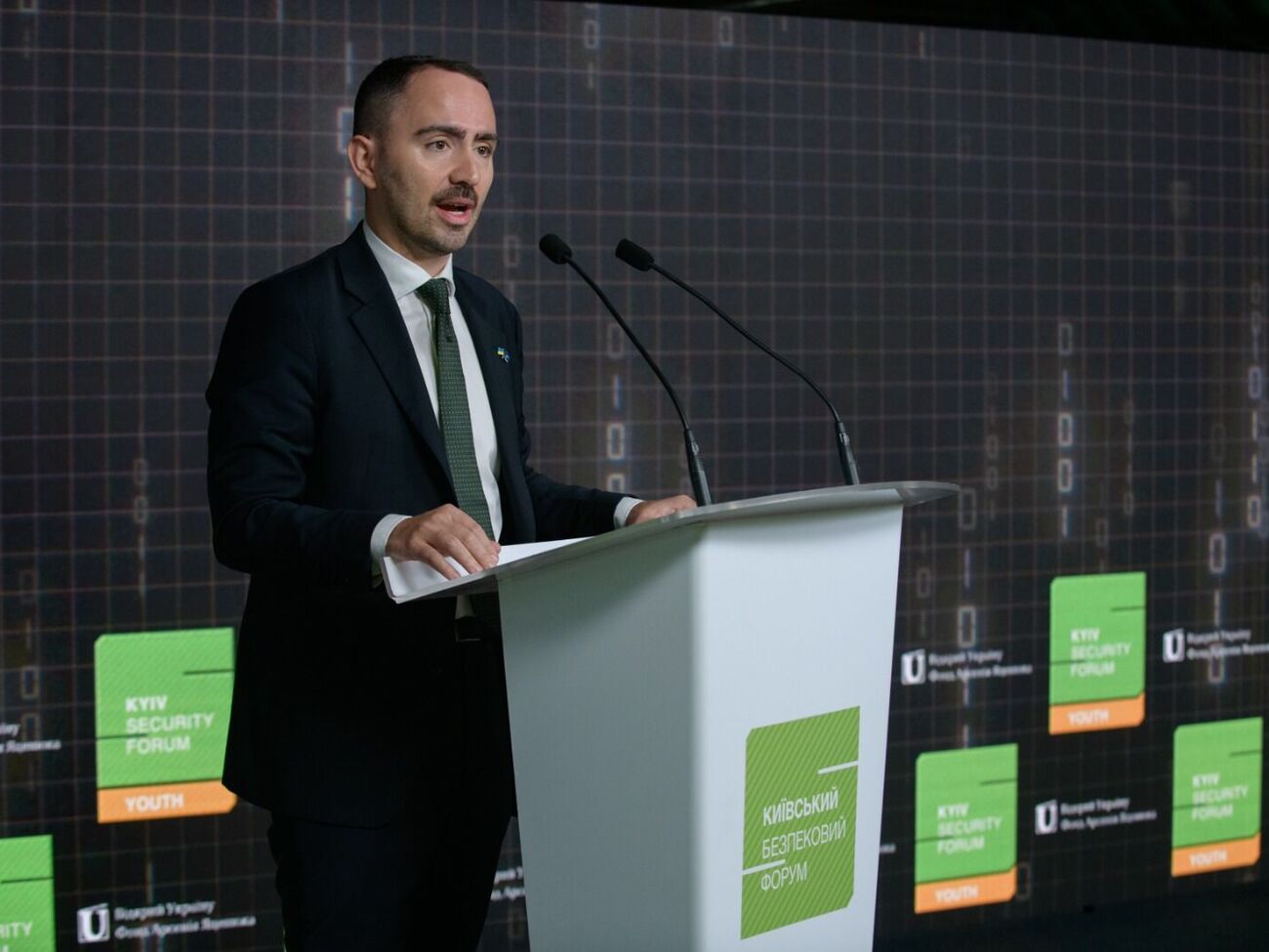 Представитель НАТО Доббс принял участие в заседании 11-го Киевского форума по безопасности (КФБ) для молодежи