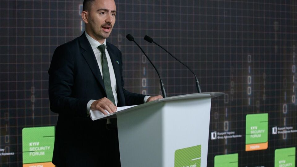 Представник НАТО Доббс узяв участь у засіданні 11-го Київського безпекового форуму (КБФ) для молоді