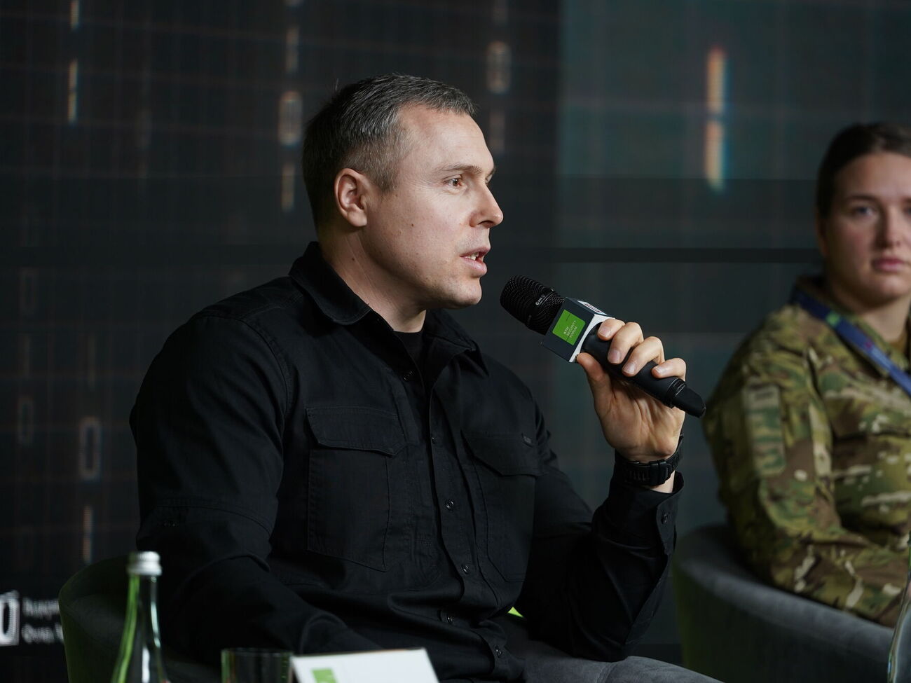 Костенко подчеркнул, что технологии позволяют сейчас спасать жизни на поле боя и обеспечивать безопасность инфраструктуры Украины