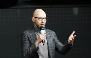 Яценюк назвав важливим подальший тиск на Росію через вторинні санкції та на її союзників