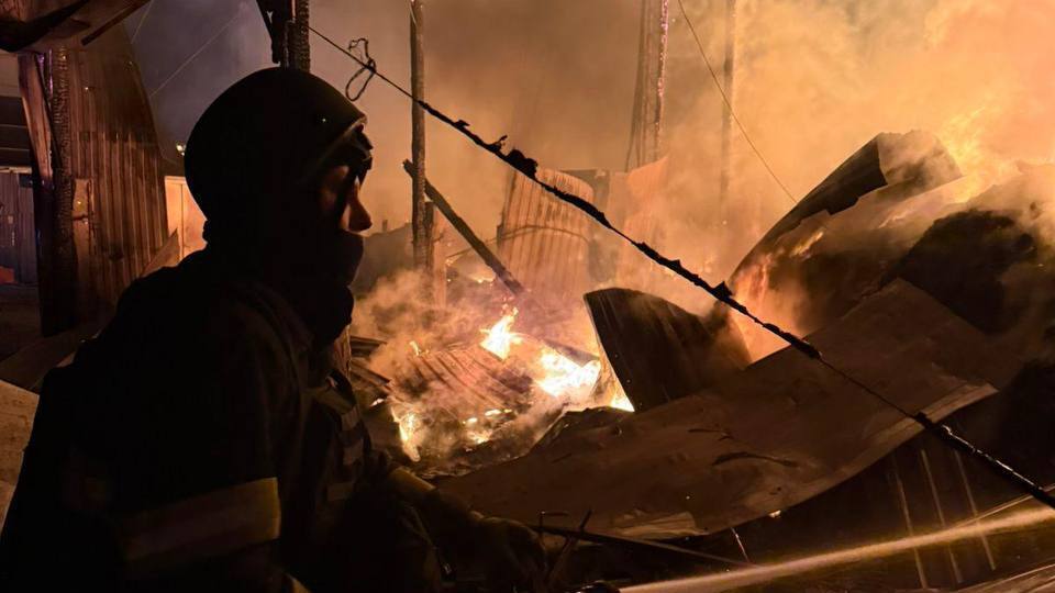 РФ випустила по Україні за ніч і вранці більше ніж 700 дронів і ракет